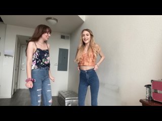 itslo peeing jeans infront of friend